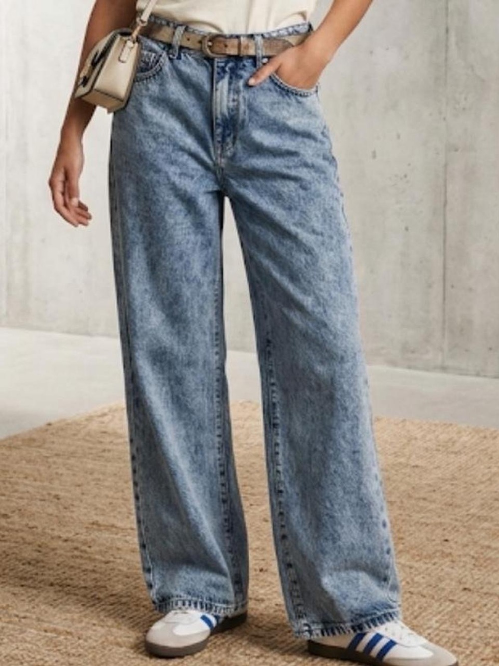 Wide Leg Women's Jeans in Light Blue Wash